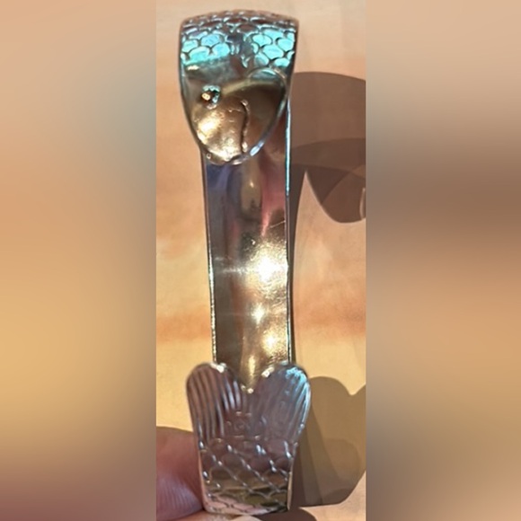 Silver Fish Design Bracelet - Picture 5 of 9